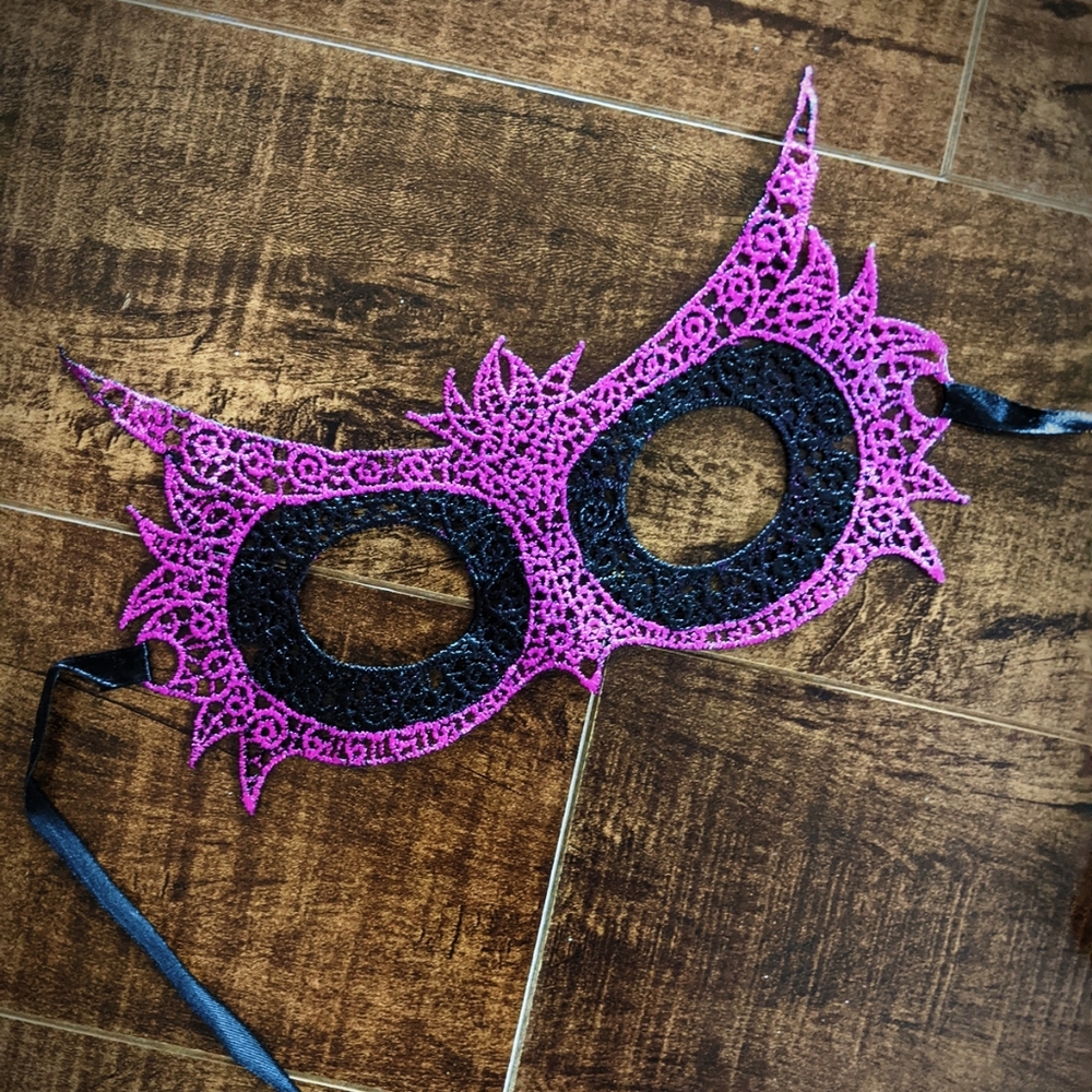COPY - Fuchsia/Black Owl masquerade mask BNIP